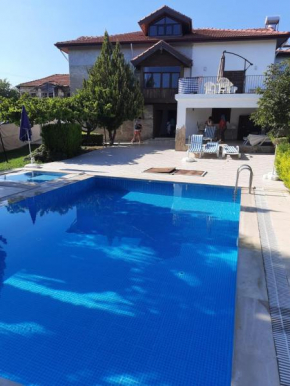 4 yatak odalı Harika müstakil villa